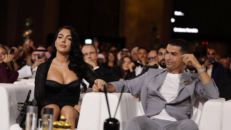 Cristiano Ronaldo ile Georgina Rodriguez nişanlandı