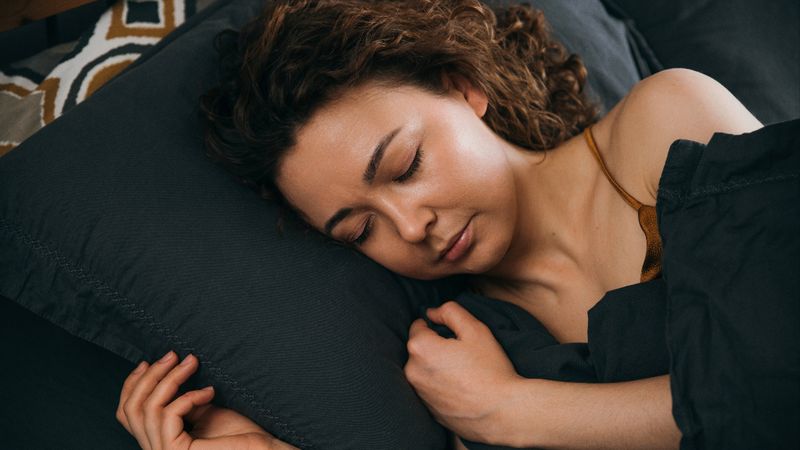 Boyun ve baş ağrılarınızın gizli nedeni: Yanlış yastık seçimi