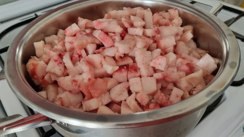 Yemeklere bir parça eklemek lezzetini ikiye katlıyor! Kuyruk yağı bakın nelere iyi geliyor...