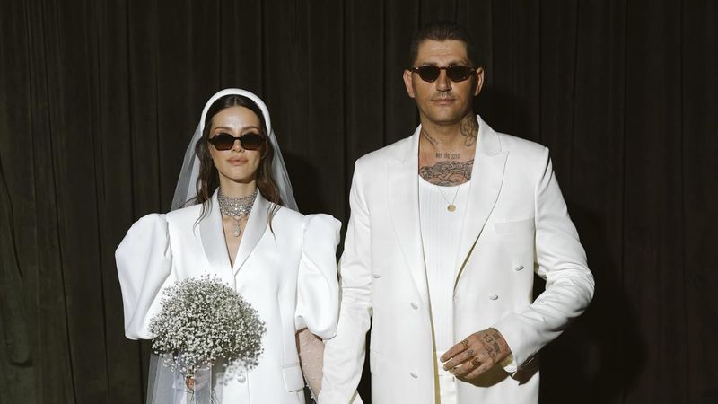 Hamile İrem Helvacıoğlu'nun denizde üzerine çocuk düştü! O anlar sosyal medya hesabından anlattı