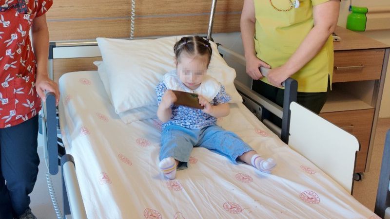 Eskişehir'de 8 aylık bebeğin böbreğinden 18 milimetrelik taş çıkarıldı