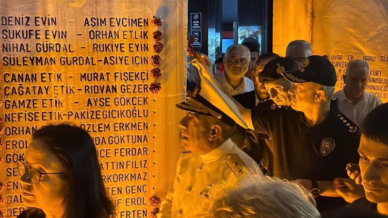 Yalova'da Marmara Depremi'nde hayatını kaybedenler anıldı