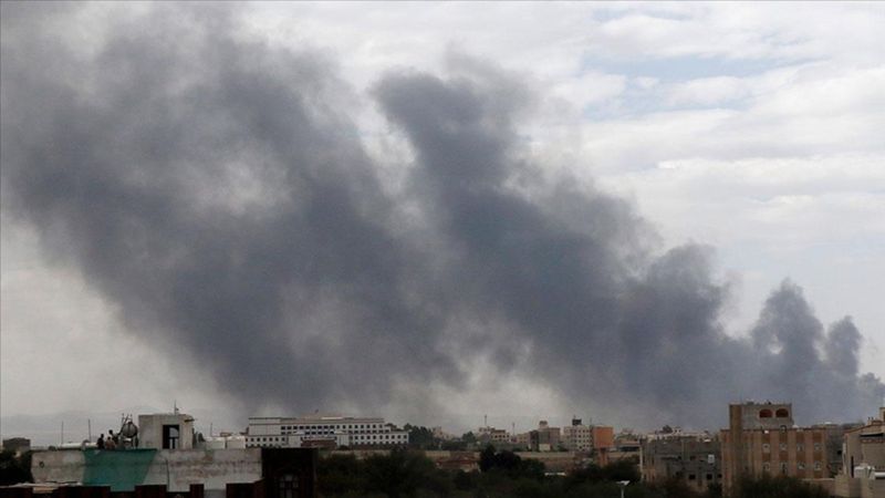 Yemen'in başkenti Sana'da patlamalar duyuldu