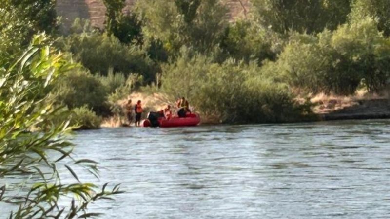 Bingöl'de nehirde mahsur kalan 4 kişi kurtarıldı