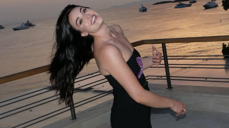 Esra Bilgiç sosyal medya hesabından sevgilisini paylaştı! Yeni aşk pozları