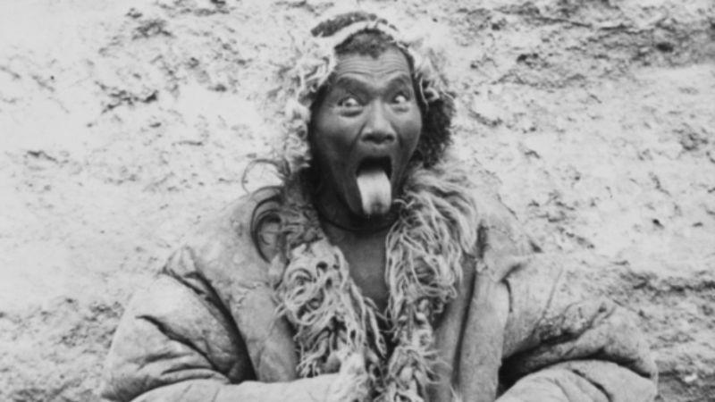 Kimi dil çıkarıyor kimi kokluyor: İlginç selamlaşma kültürleri