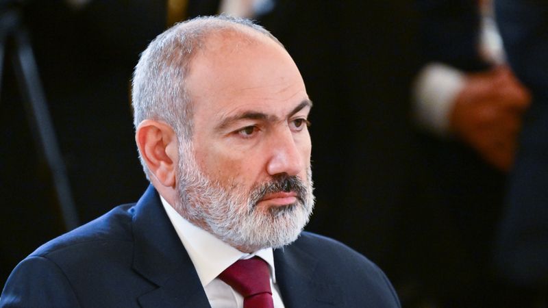 Paşinyan: Anayasada değişiklikler yapmaya hazırım