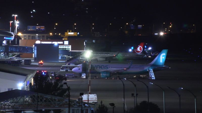 Motoru arızalanan uçak Trabzon'a acil iniş yaptı