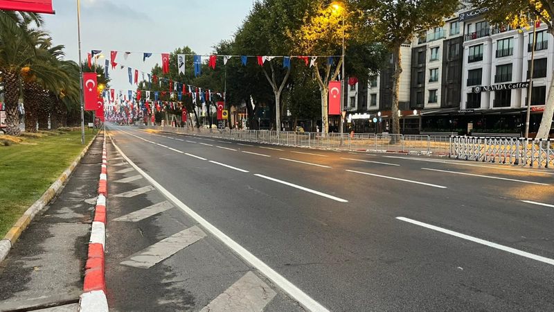 İstanbul’da 30 Ağustos Zafer Bayramı nedeniyle Vatan Caddesi trafiğe kapatıldı