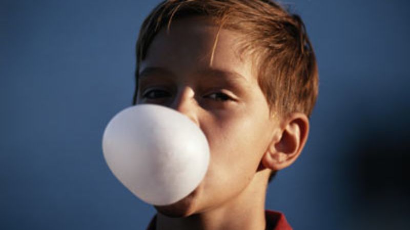 Bu ülkede sakız çiğnemekte, satmakta yasak! Cezası dudak uçuklatıyor: İşte sebebi