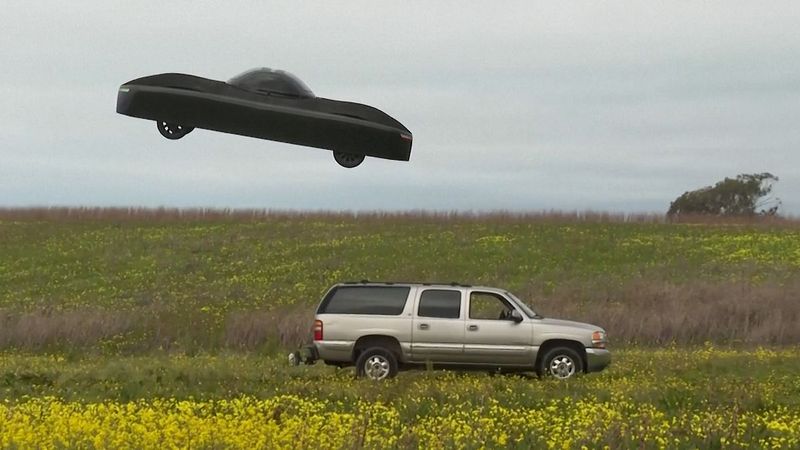 Film değil gerçek: İlk uçan araba modeli test uçuşlarına başladı