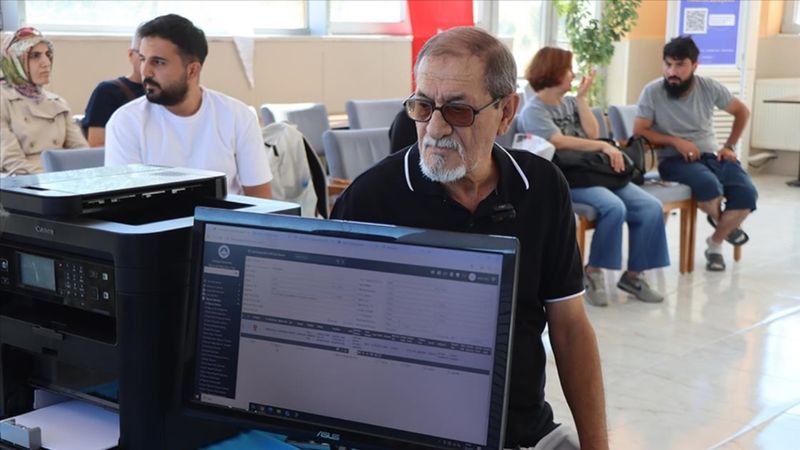 Kırklareli’de 73 yaşında üniversite hayalini gerçekleştirdi