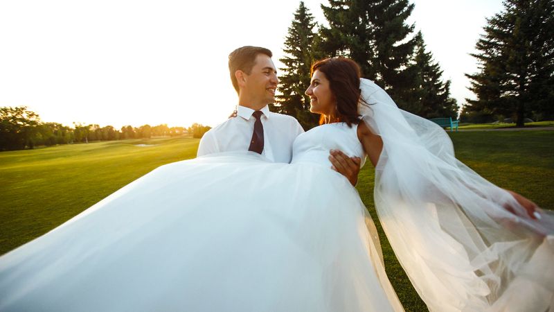 Düğünde ayakkabı çalmaktan, tabak kırmaya: En tuhaf düğün gelenekleri