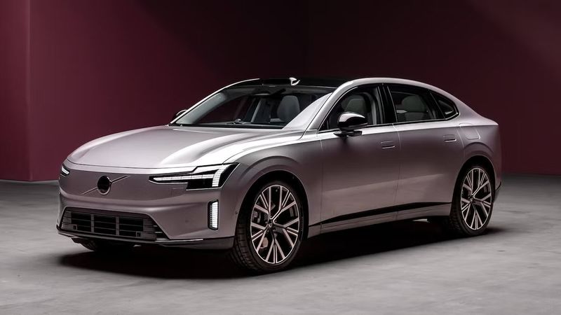 Volvo'nun elektrikli otomobili ES90 üretime girdi