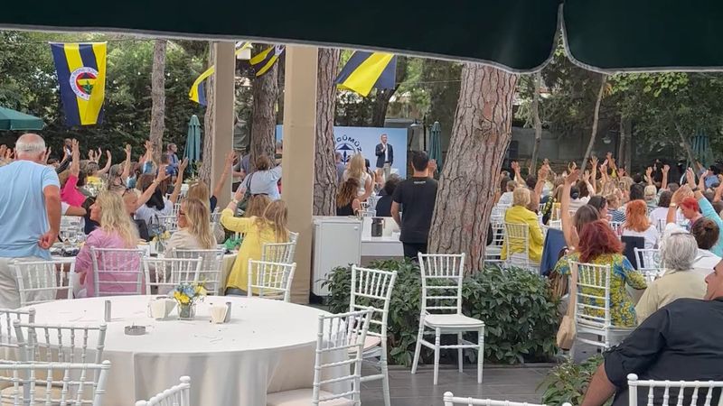Fenerbahçe'nin üye etkinliğinde teknik direktör oylaması