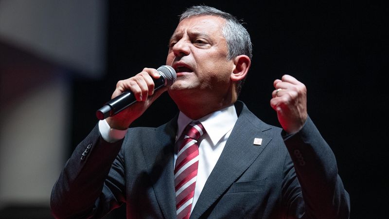 Özgür Özel Türkiye'yi İngiliz dergisi üzerinden tehdit etti: Hayatı durdururuz