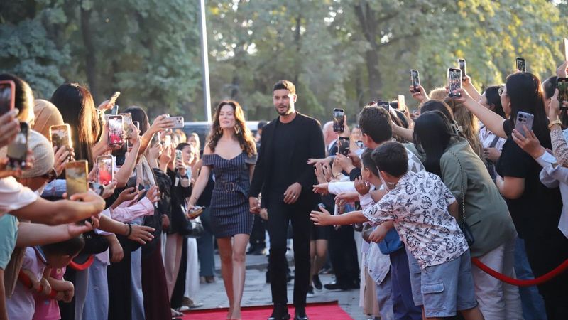 Eşini aldattığı iddia ediliyordu! Berk Oktay'dan yıldönümü paylaşımı