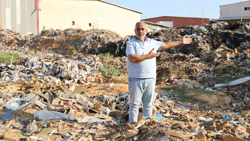 Adana'da esnaf, yetersiz altyapı ve dağ olan çöplerden şikayetçi
