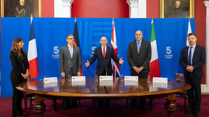 İngiltere Savunma Bakanı Healey: Putin'in ne yaptığını görüyoruz, bizi yine test ediyor