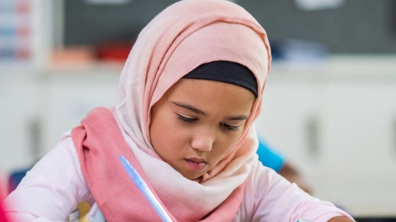 Avusturya'da hükümet, 14 yaş altındakiler için okullarda başörtüsü yasağı konusunda anlaştı