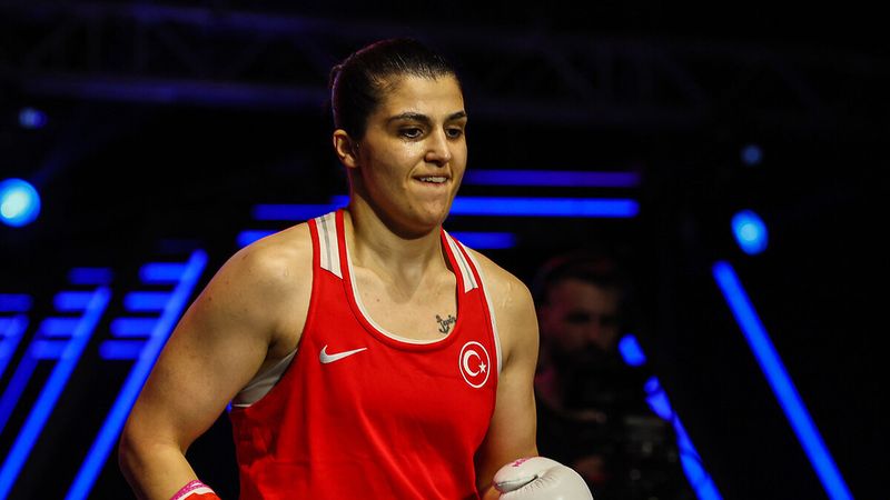 Busenaz Sürmeneli: Pes etmeyen birini asla yenemezsiniz