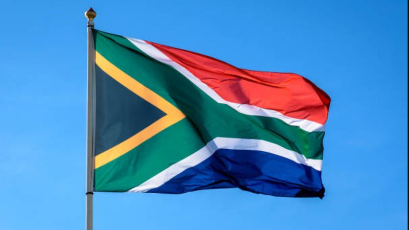 Güney Afrika'da evliliklerde erkekler de eşlerinin soyadını alabilecek