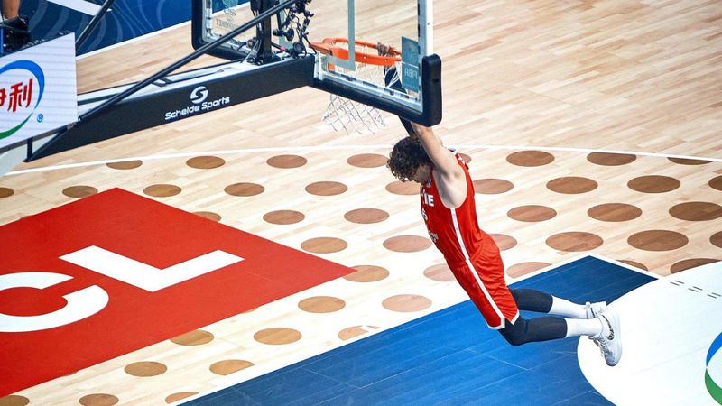 Cedi Osman ve Giannis Antetokounmpo'nun karesi gündem oldu