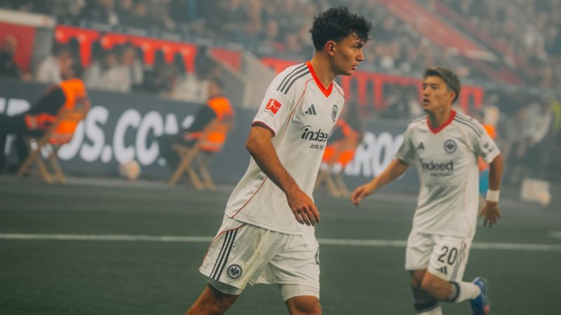 Frankfurt, 9 kişi kalan Leverkusen'e yenildi