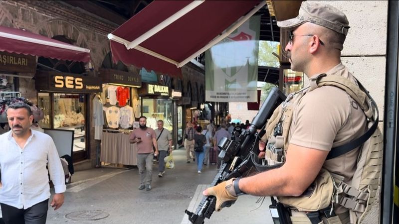 Bursa'da kuyumcuyu tehdit edip, 10 milyon euro haraç istediler