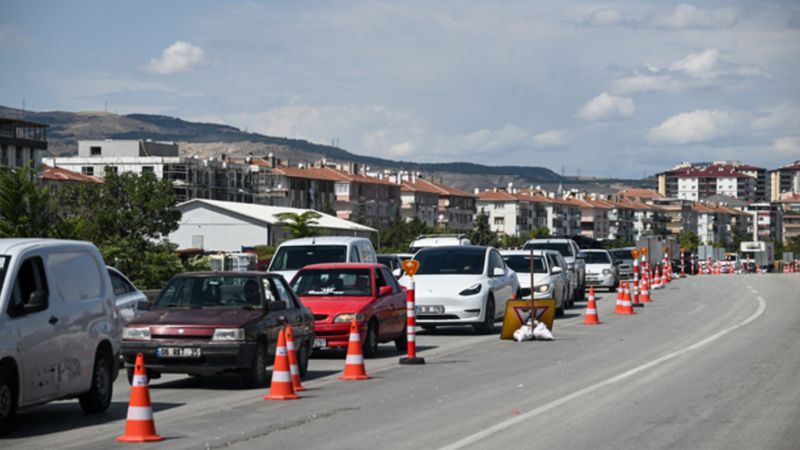 Ankara'daki yol çalışmaları trafiği kilitledi