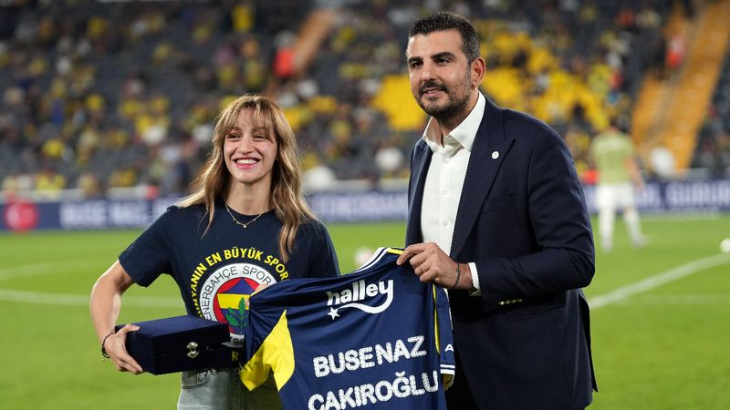 Fenerbahçe'den milli boksörlere plaket