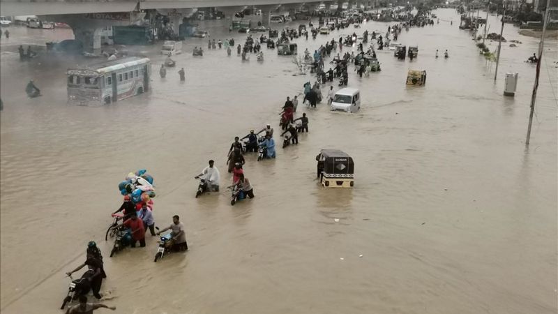 Pakistan'da 26 Haziran'dan bu yana sellerde 1002 kişi hayatını kaybetti