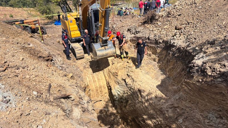 Manisa'da 2 çiftçi su kuyusu açmak istedi: Toprak altında kaldılar