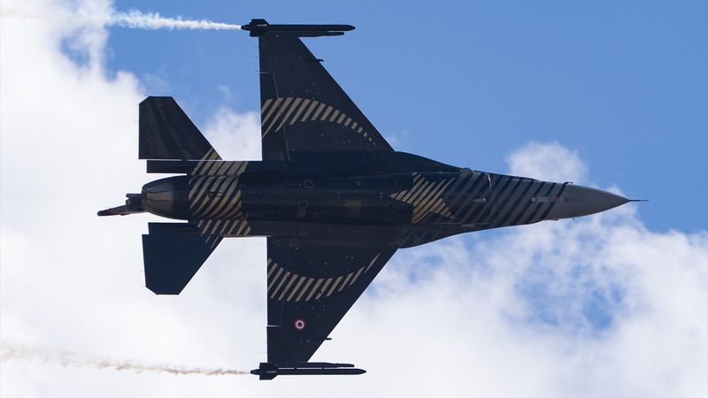 Milli kara ve hava araçları TEKNOFEST İstanbul'da gövde gösterisi yapıyor