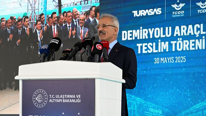 Abdulkadir Uraloğlu: Türkiye, ilk 6 akslı elektrikli lokomotifi üretecek