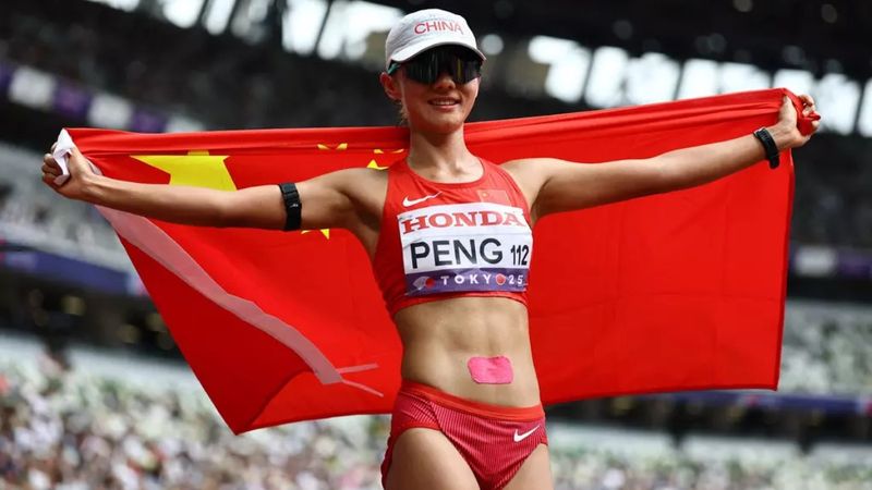 Çinli atletin göbek deliği herkesi şaşırttı: Ne yaptığına bakın...