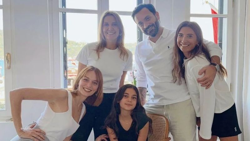 Nilperi Şahinkaya'dan annesinin kaybının ardından duygusal aile fotoğrafları paylaşımı