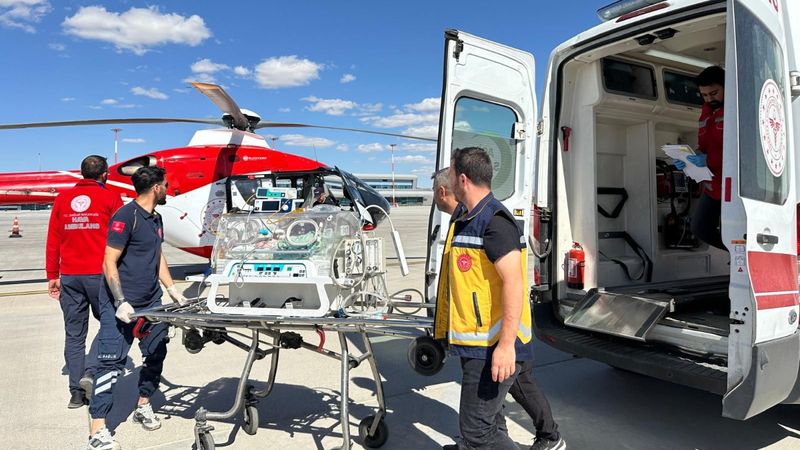 Muş'ta yenidoğan hasta için helikopter ambulans havalandı