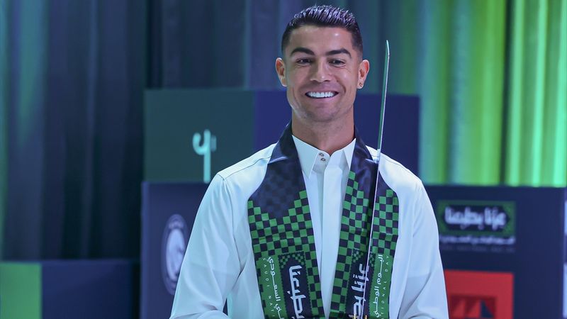 Cristiano Ronaldo ve Jorge Jesus, Suudi Arabistan Milli Günü için Arap kıyafetleri giydi