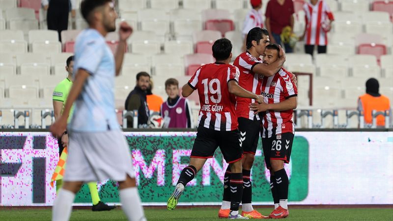 Sivasspor, Adana Demirspor'u farklı geçti