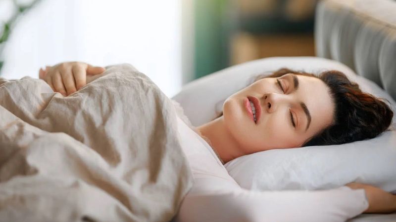 Sırt üstü mü, yüz üstü mü, yan mı? Bilim insanları en iyi uyku pozisyonunu açıkladı