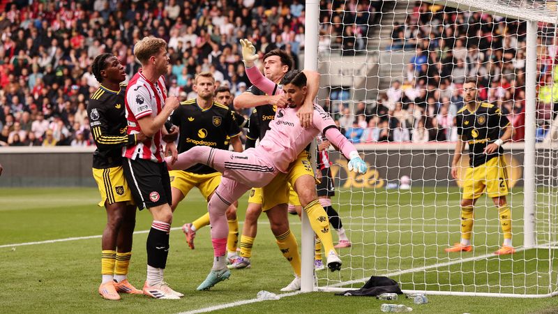 Manchester United, Brentford'a mağlup oldu