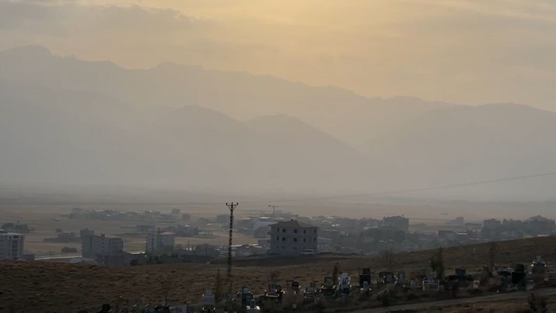 Hakkari Yüksekova'da toz bulutu