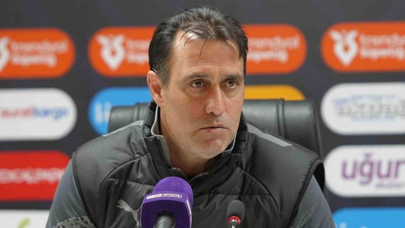 Sakaryaspor’da kural hatası yapan hocayla yollar ayrıldı