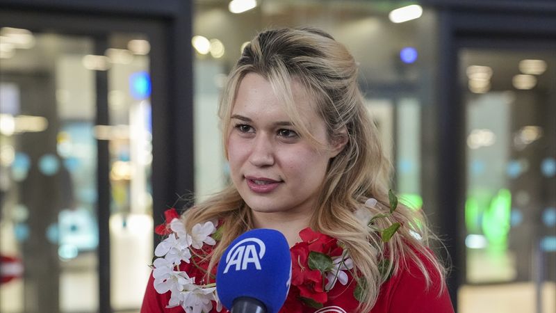 Türk spor tarihine geçen milli yüzücü; Defne Kurt