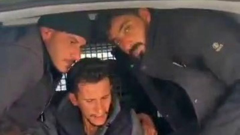 Hatay'da aracıyla tıka basa göçmen taşıyan insan taciri tutuklandı