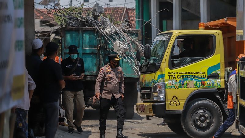 Endonezya'da okul binası çöktü: Ölenlerin sayısı 8'e yükseldi