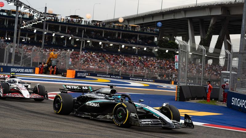 Formula 1 Singapur Grand Prix'sinde pole pozisyonu George Russell'ın