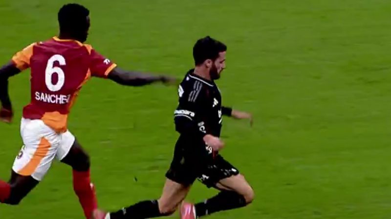 Davinson Sanchez atıldı! Galatasaray, Beşiktaş derbisinde 10 kişi kaldı