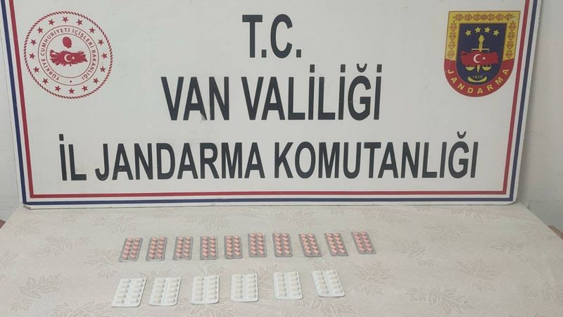 Van'da İran uyruklu şahsın üzerinden 160 adet uyuşturucu hap çıktı